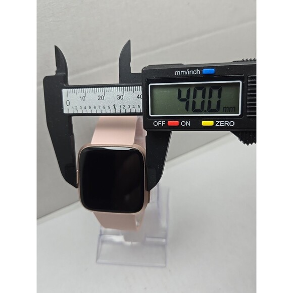 Fitbit Versa FB504 Smartwatch Fitness Heart Rate Bluetooth Activity W/ Charger - Picture 5 of 11